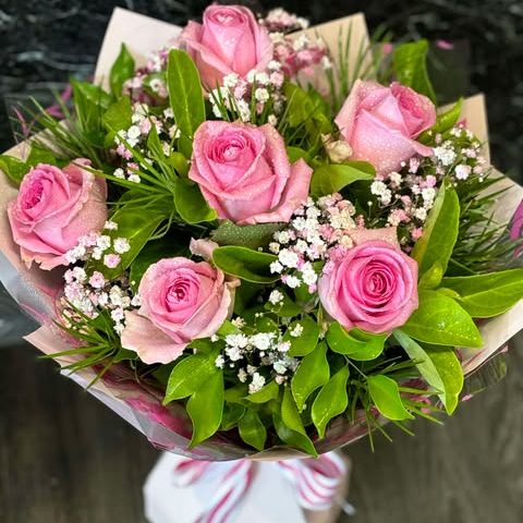 6 Coloured Roses In Mod Box image 0