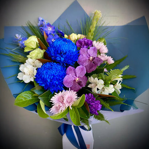 Frontal Style Cardboard Vase image 0