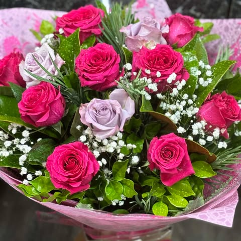 12 Coloured Roses In Mod Box image 0