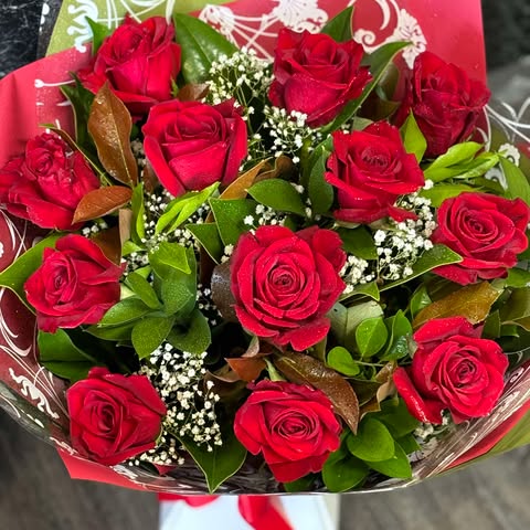 12  Red Roses In Mod Box image 0
