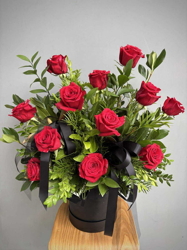 Hat Box Dozen Roses – Our Flower Bar