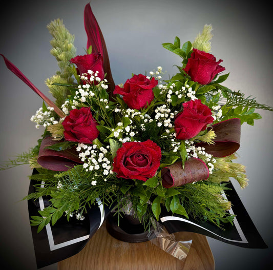 Hat Box Half Dozen Roses