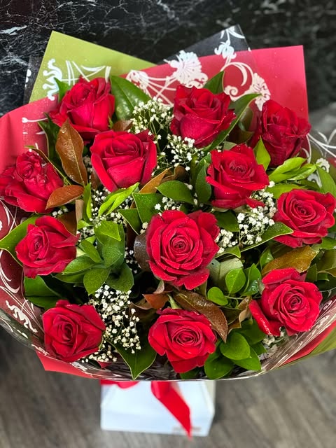 12  Red Roses In Mod Box image 1