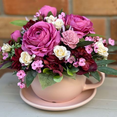 Arrangement in a Teacup image 0
